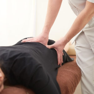 腰痛解消の指圧の施術